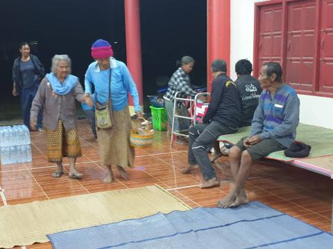 ศูนย์พักพิงชั่วคราว วัดหนองกง